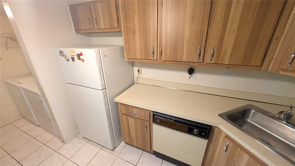 For Sale: $133,000 (2 beds, 1 baths, 935 Square Feet)