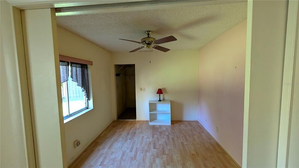For Sale: $133,000 (2 beds, 1 baths, 935 Square Feet)