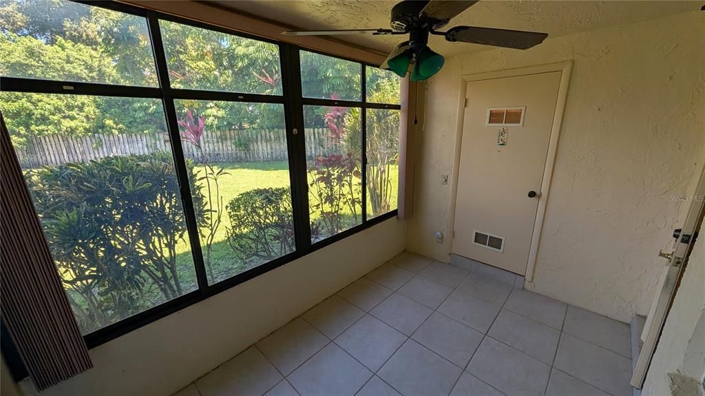 For Sale: $133,000 (2 beds, 1 baths, 935 Square Feet)
