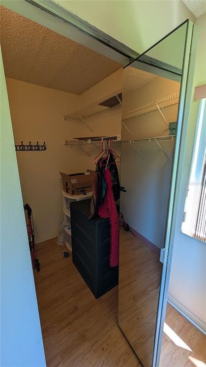 For Sale: $133,000 (2 beds, 1 baths, 935 Square Feet)