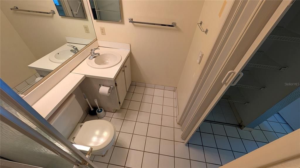 For Sale: $133,000 (2 beds, 1 baths, 935 Square Feet)