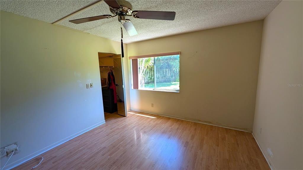 For Sale: $133,000 (2 beds, 1 baths, 935 Square Feet)