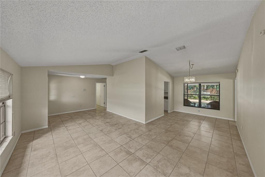 En Venta: $430,000 (3 camas, 2 baños, 2047 Pies cuadrados)