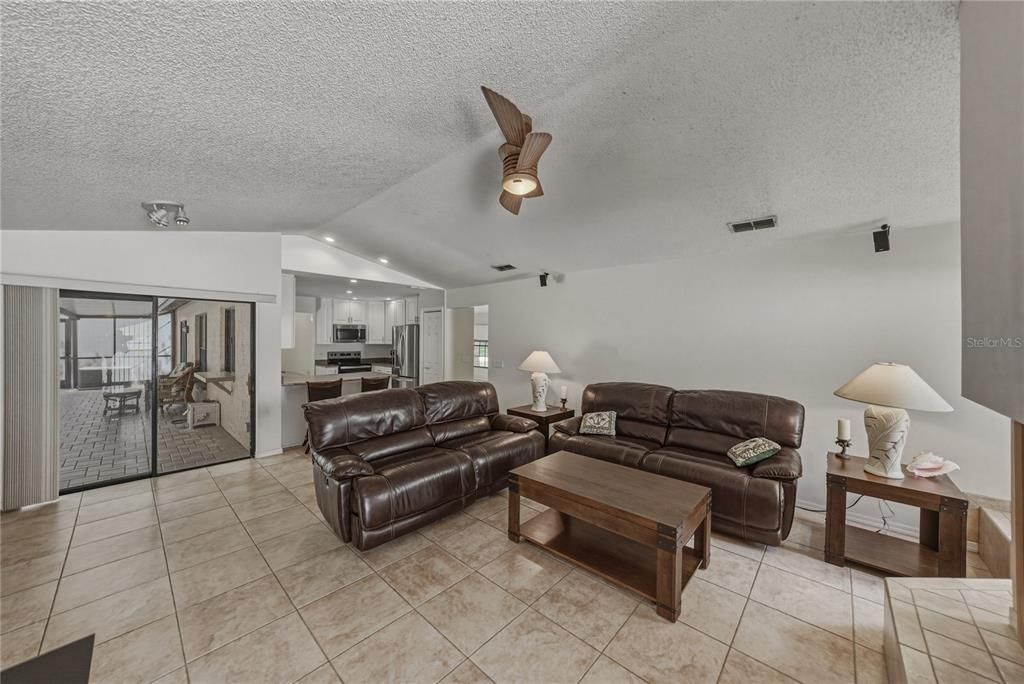 En Venta: $430,000 (3 camas, 2 baños, 2047 Pies cuadrados)
