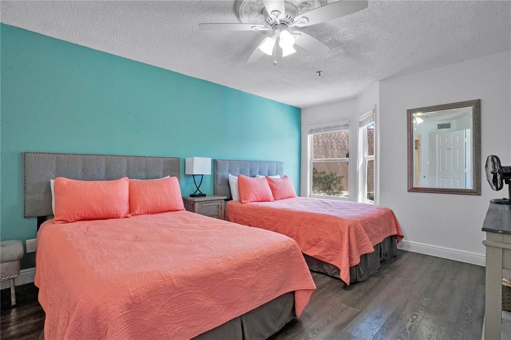 For Sale: $150,000 (2 beds, 1 baths, 635 Square Feet)