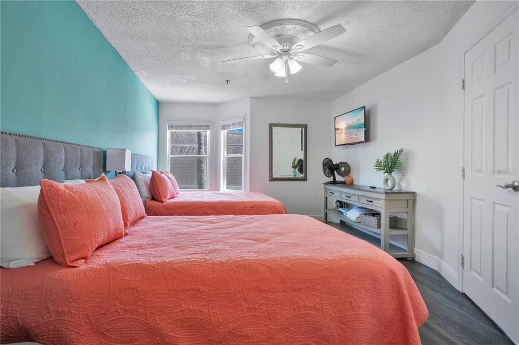 For Sale: $150,000 (2 beds, 1 baths, 635 Square Feet)
