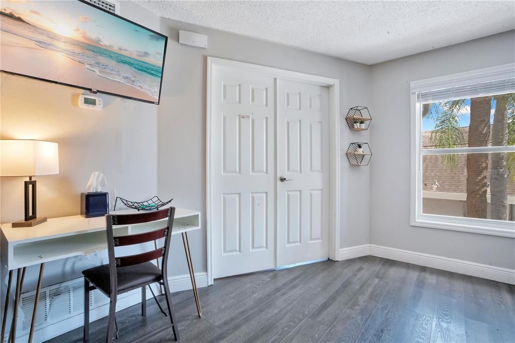 For Sale: $150,000 (2 beds, 1 baths, 635 Square Feet)