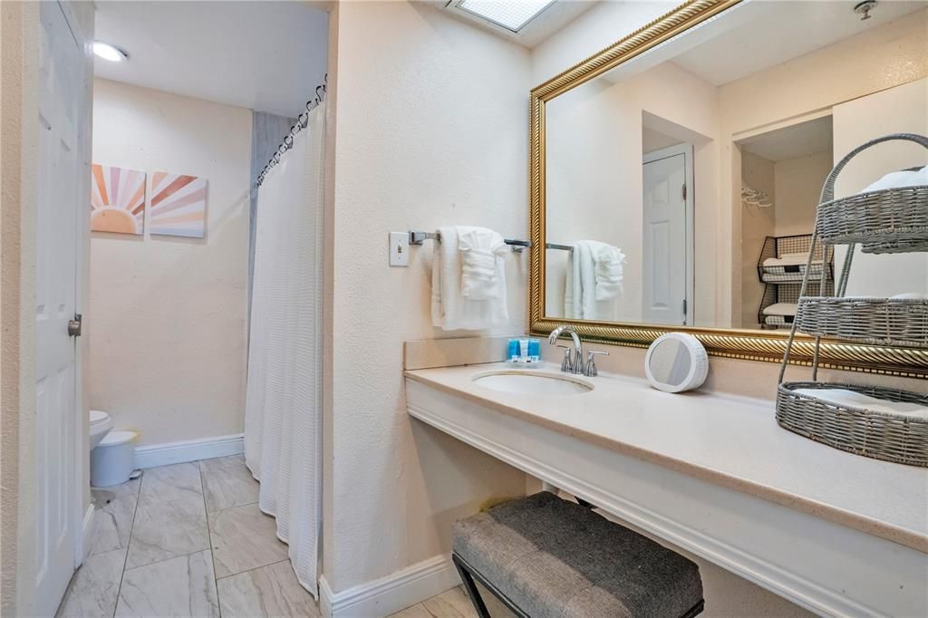 For Sale: $150,000 (2 beds, 1 baths, 635 Square Feet)