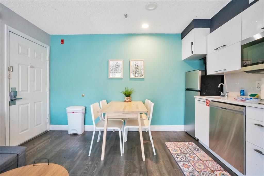 For Sale: $150,000 (2 beds, 1 baths, 635 Square Feet)