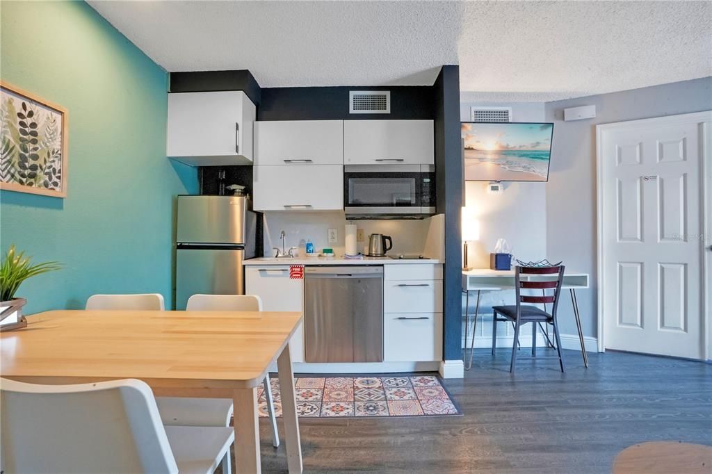 For Sale: $150,000 (2 beds, 1 baths, 635 Square Feet)