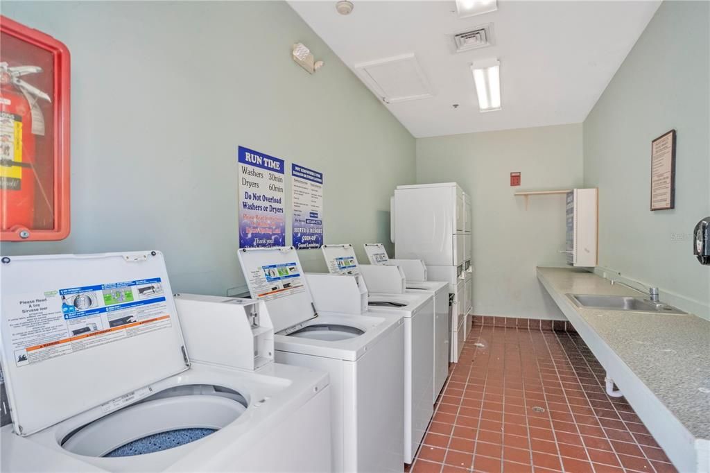 For Sale: $150,000 (2 beds, 1 baths, 635 Square Feet)