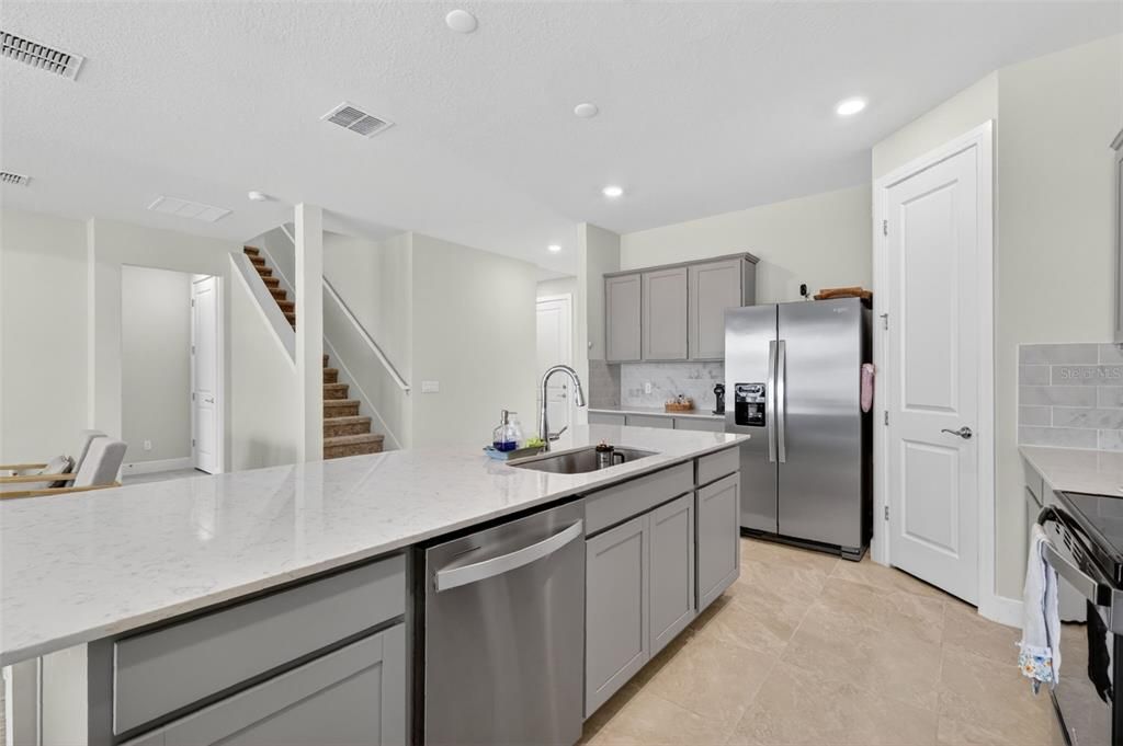 En Venta: $599,000 (4 camas, 3 baños, 2909 Pies cuadrados)