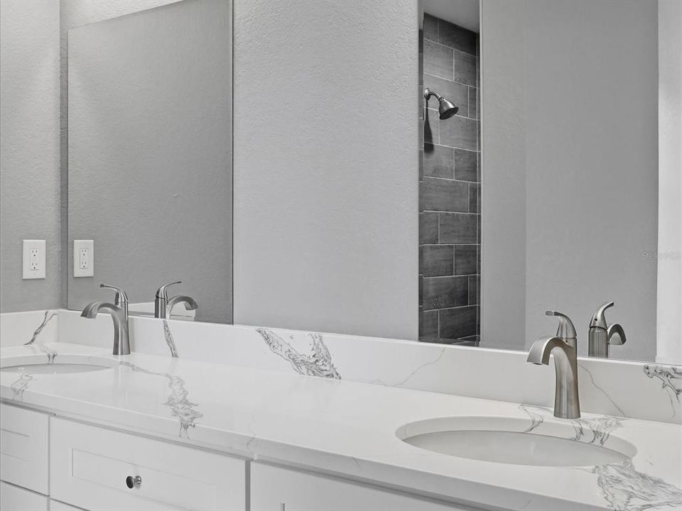 For Sale: $405,000 (3 beds, 2 baths, 1639 Square Feet)