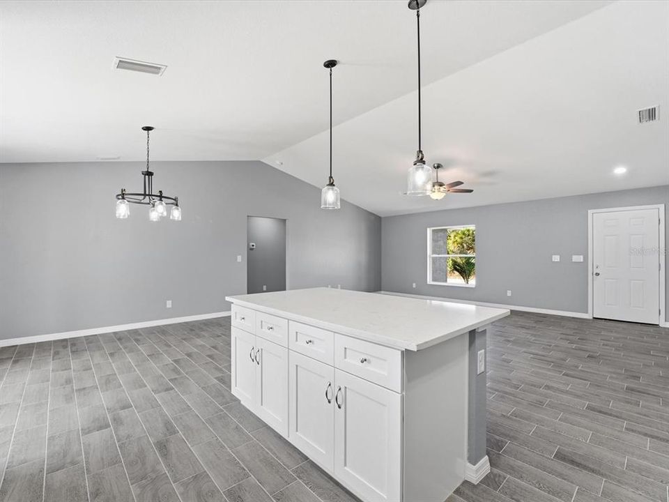 For Sale: $405,000 (3 beds, 2 baths, 1639 Square Feet)