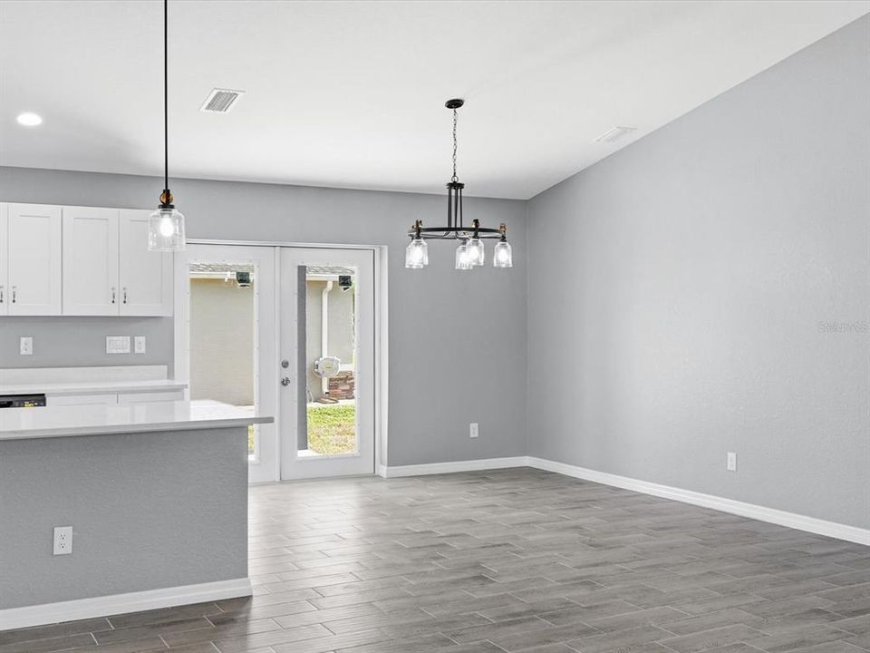 For Sale: $405,000 (3 beds, 2 baths, 1639 Square Feet)
