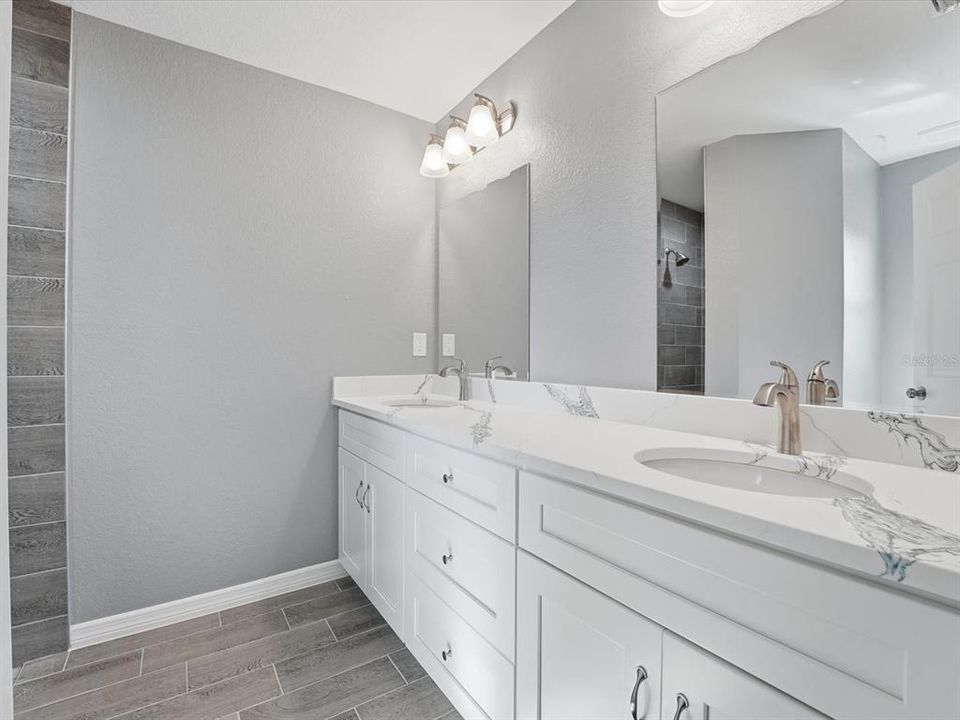For Sale: $405,000 (3 beds, 2 baths, 1639 Square Feet)