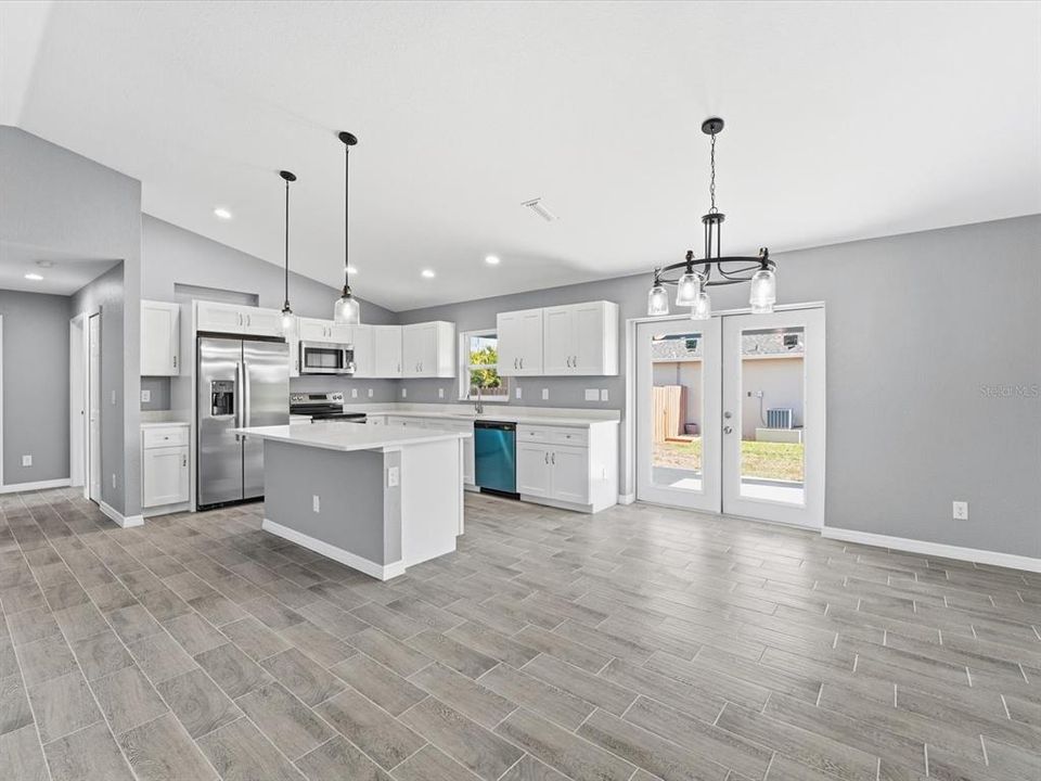 For Sale: $405,000 (3 beds, 2 baths, 1639 Square Feet)
