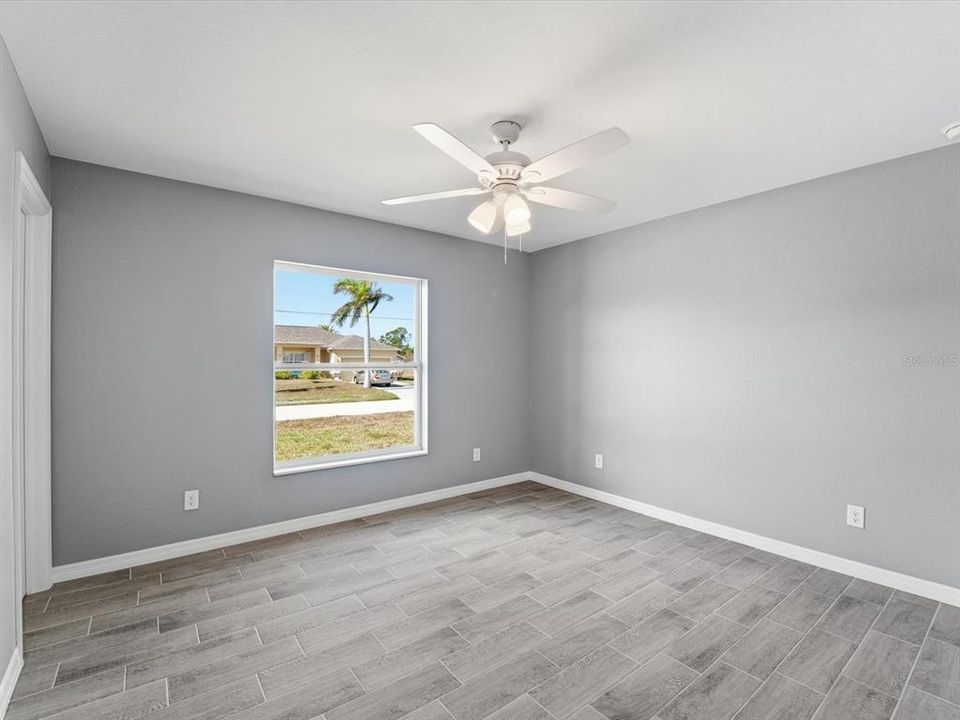 For Sale: $405,000 (3 beds, 2 baths, 1639 Square Feet)