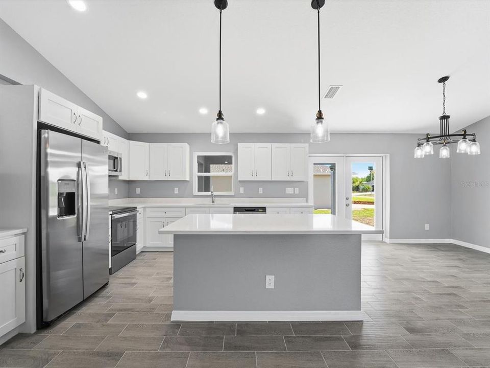 For Sale: $405,000 (3 beds, 2 baths, 1639 Square Feet)