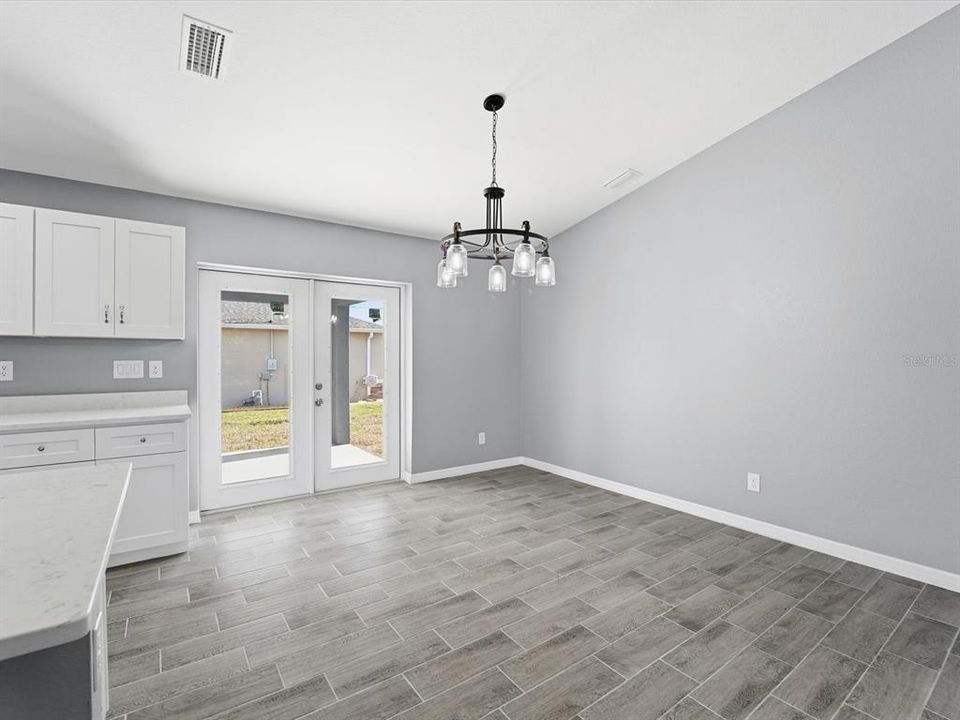 For Sale: $405,000 (3 beds, 2 baths, 1639 Square Feet)