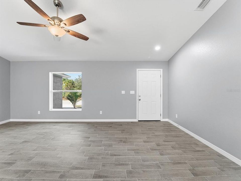 For Sale: $405,000 (3 beds, 2 baths, 1639 Square Feet)