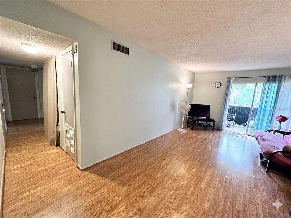 For Sale: $150,000 (3 beds, 2 baths, 1112 Square Feet)