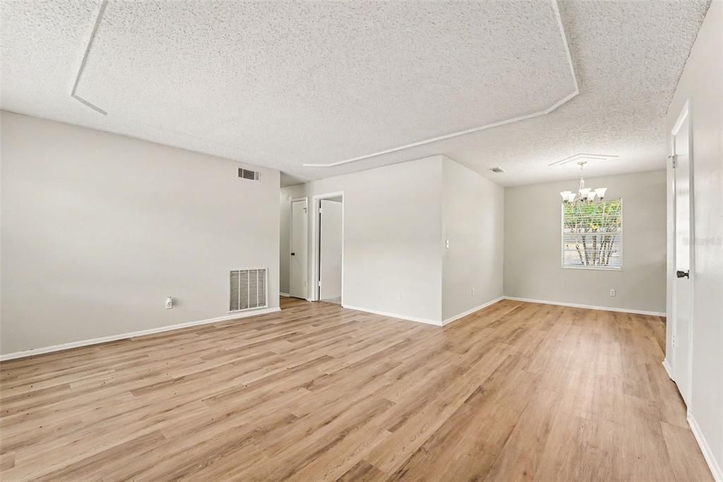 For Sale: $314,900 (4 beds, 1 baths, 1110 Square Feet)