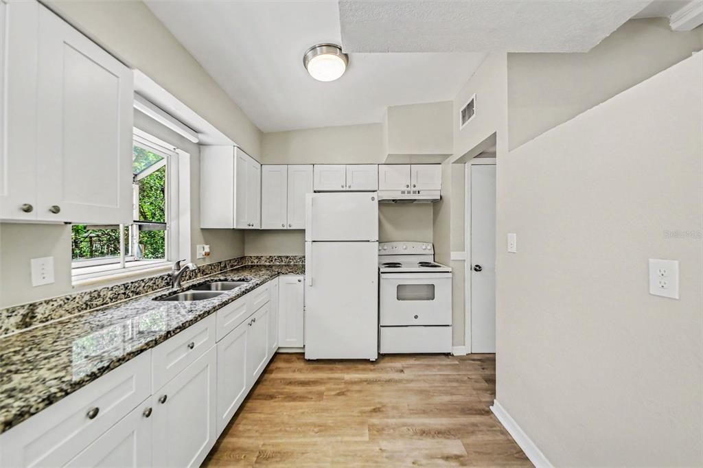 На продажу: $234,900 (3 спален, 1 ванн, 1025 Квадратных фут)