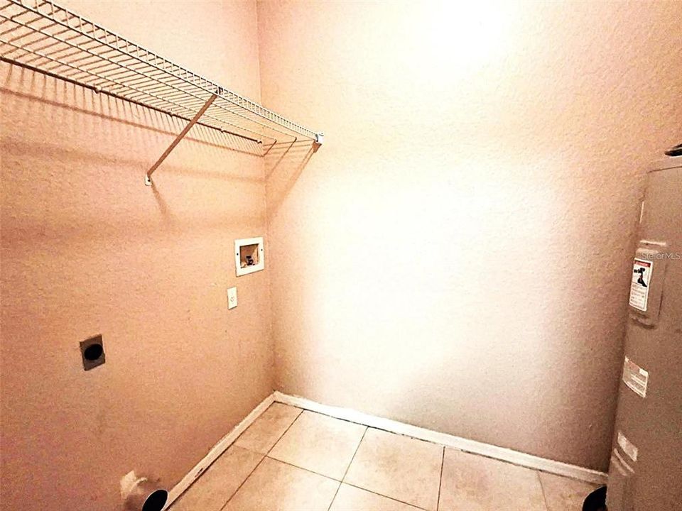 В аренду: $1,750 (2 спален, 2 ванн, 1087 Квадратных фут)