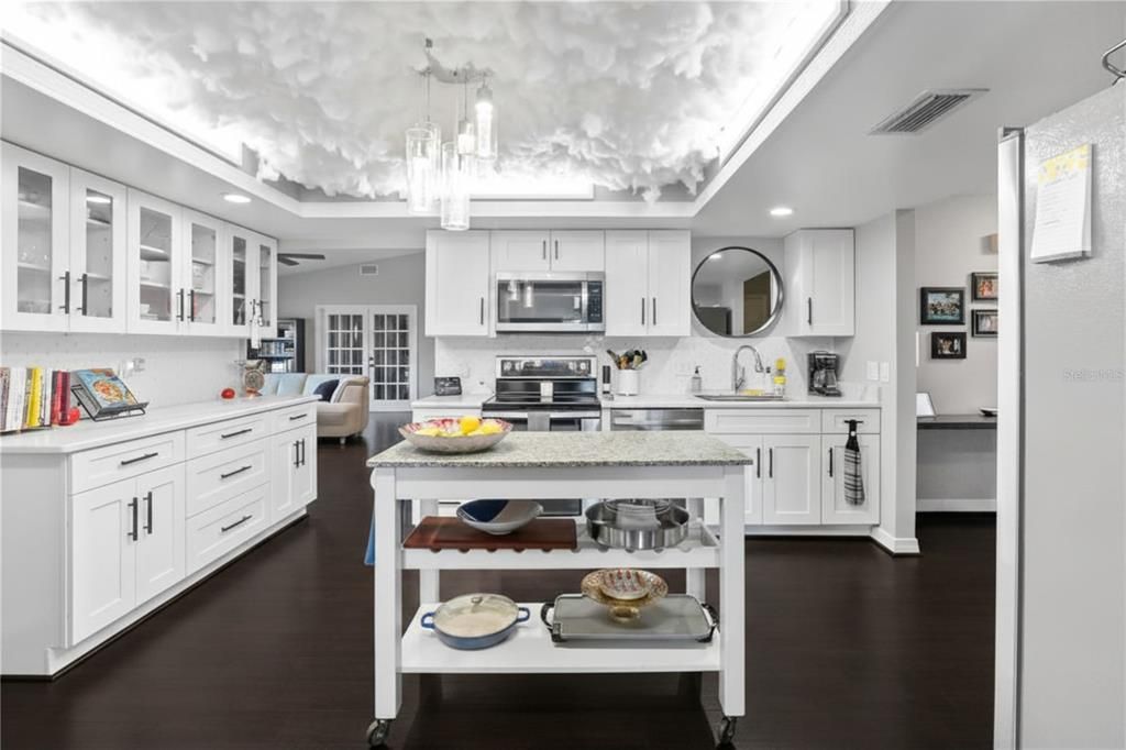 Activo con contrato: $515,000 (3 camas, 2 baños, 2456 Pies cuadrados)