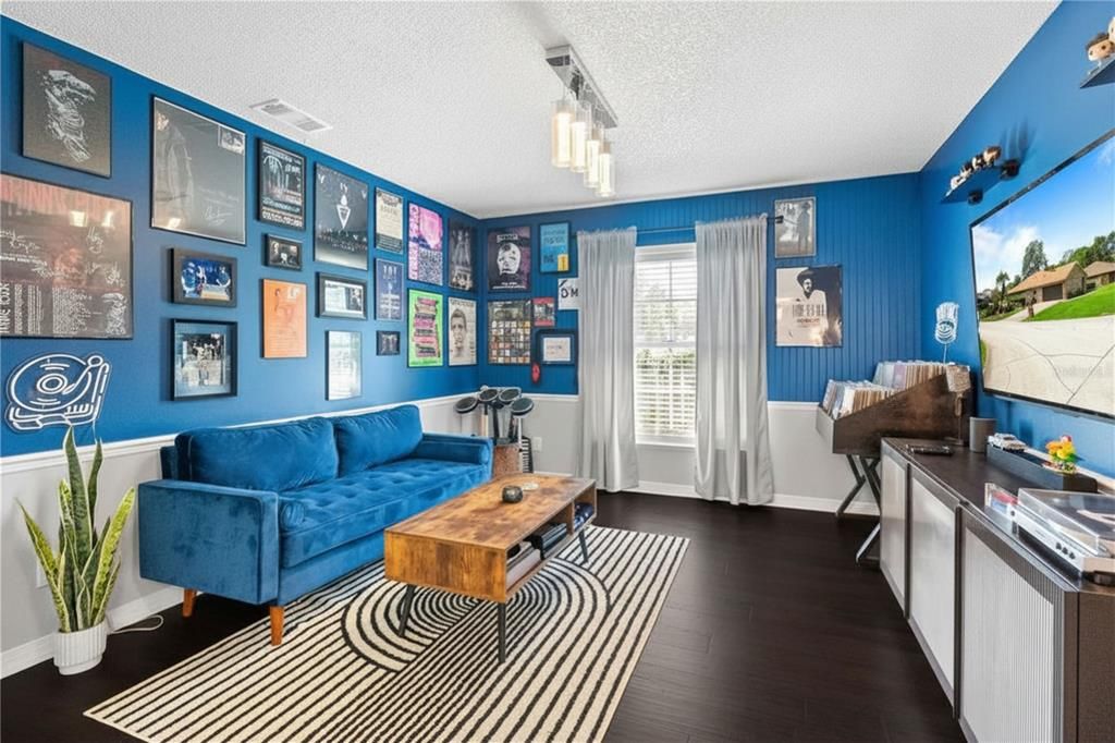 Activo con contrato: $515,000 (3 camas, 2 baños, 2456 Pies cuadrados)