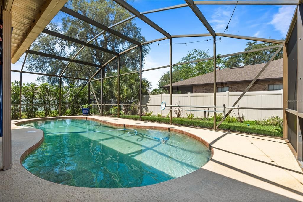 Activo con contrato: $515,000 (3 camas, 2 baños, 2456 Pies cuadrados)