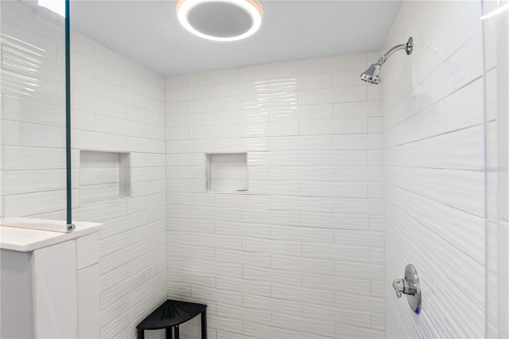 Activo con contrato: $515,000 (3 camas, 2 baños, 2456 Pies cuadrados)