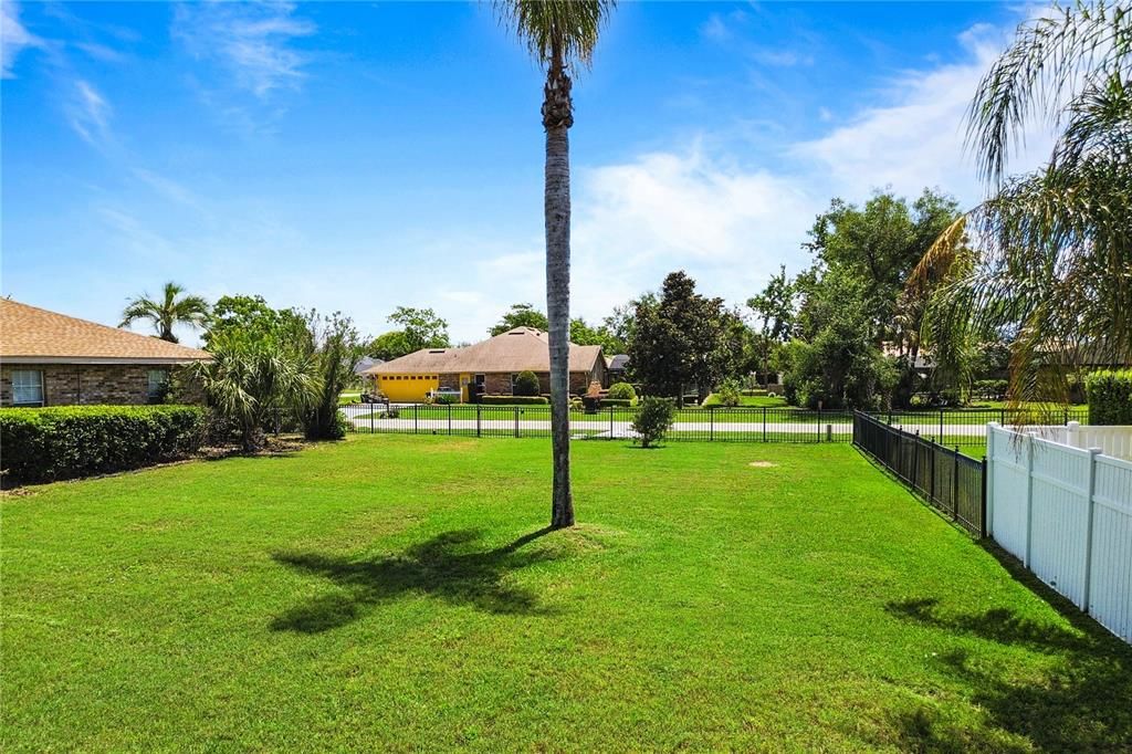 Activo con contrato: $515,000 (3 camas, 2 baños, 2456 Pies cuadrados)