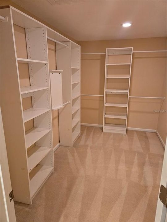 合同活跃: $499,000 (4 贝兹, 3 浴室, 2080 平方英尺)