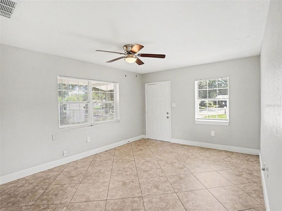 For Sale: $254,900 (4 beds, 2 baths, 1168 Square Feet)