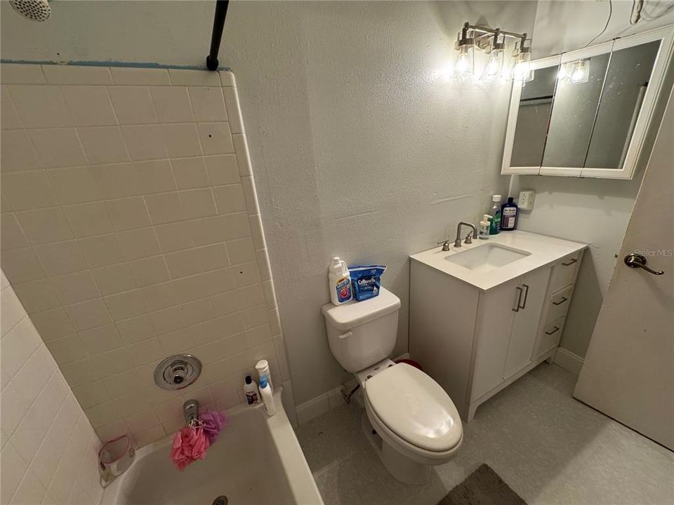 Activo con contrato: $120,000 (2 camas, 2 baños, 956 Pies cuadrados)