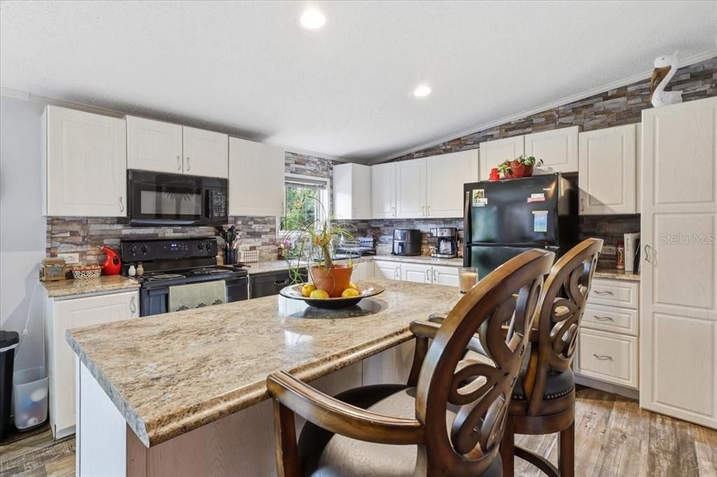 For Sale: $289,000 (4 beds, 2 baths, 1622 Square Feet)
