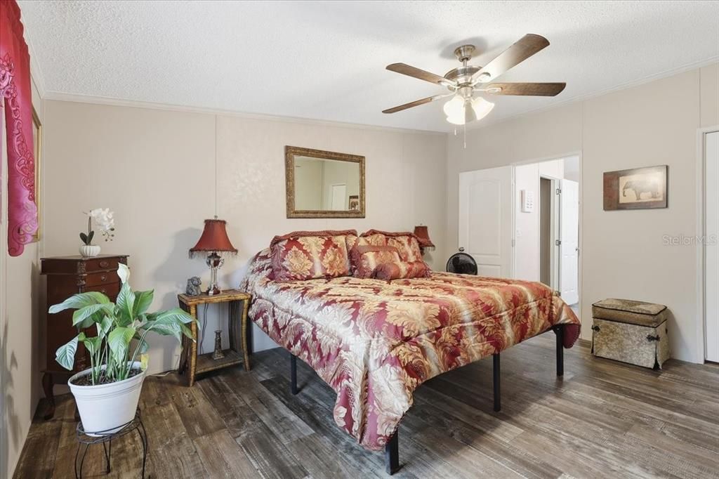 For Sale: $289,000 (4 beds, 2 baths, 1622 Square Feet)