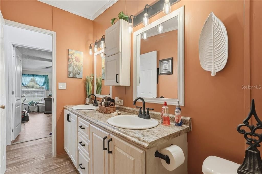For Sale: $289,000 (4 beds, 2 baths, 1622 Square Feet)