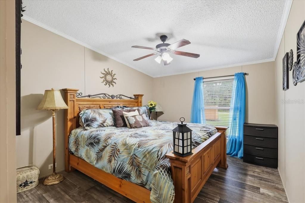 For Sale: $289,000 (4 beds, 2 baths, 1622 Square Feet)