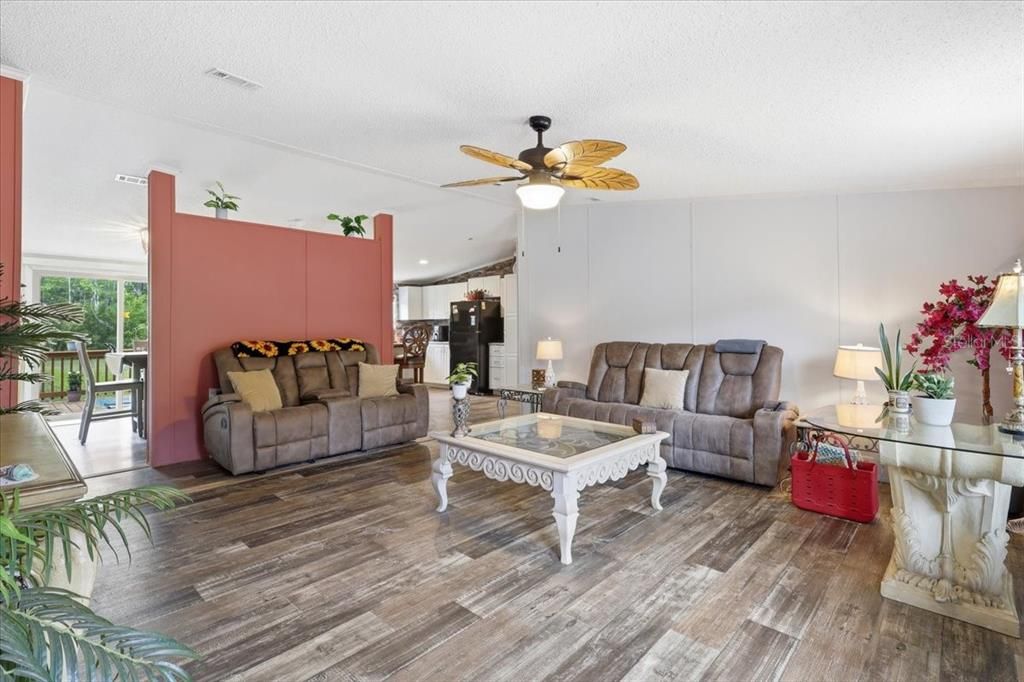 For Sale: $289,000 (4 beds, 2 baths, 1622 Square Feet)