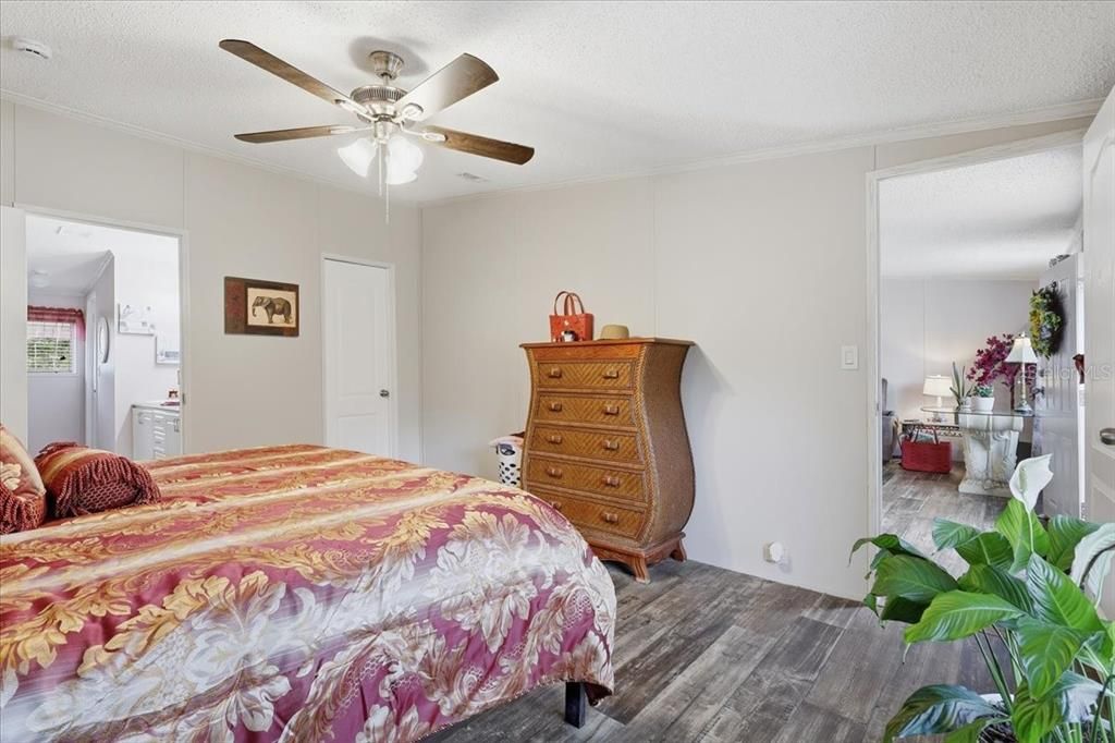 For Sale: $289,000 (4 beds, 2 baths, 1622 Square Feet)