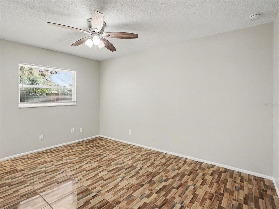 Activo con contrato: $349,900 (3 camas, 2 baños, 1338 Pies cuadrados)