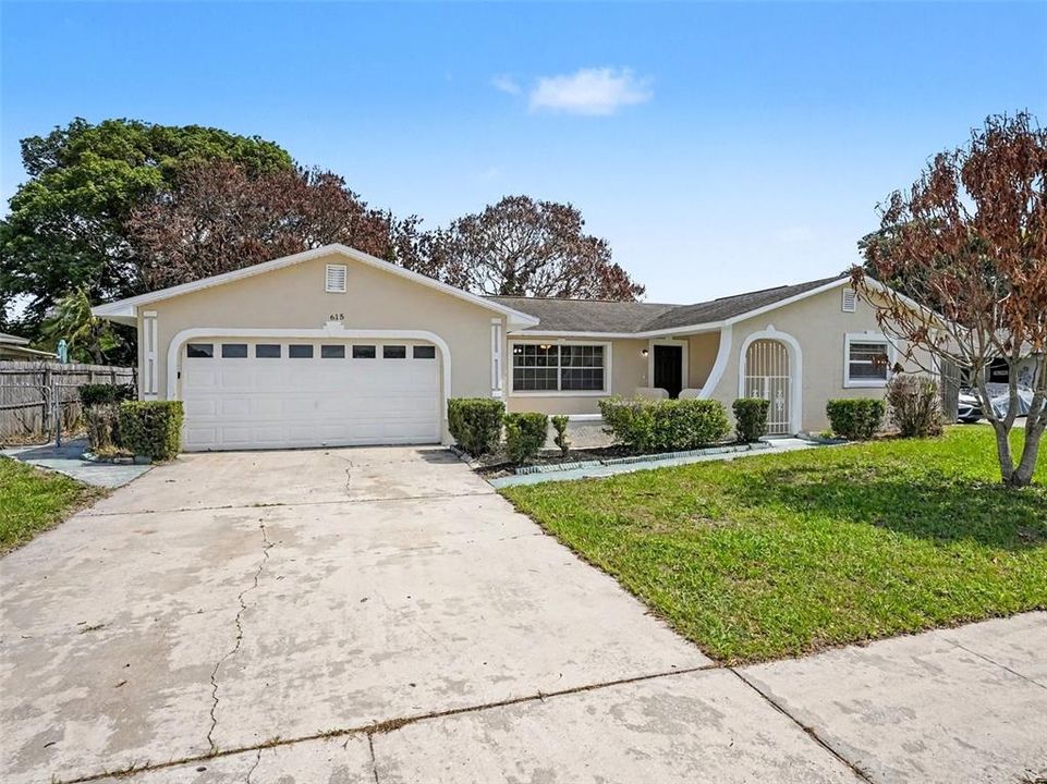 Activo con contrato: $349,900 (3 camas, 2 baños, 1338 Pies cuadrados)