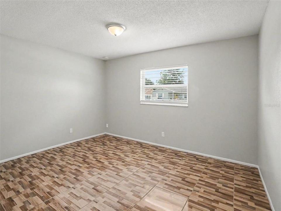 Activo con contrato: $349,900 (3 camas, 2 baños, 1338 Pies cuadrados)