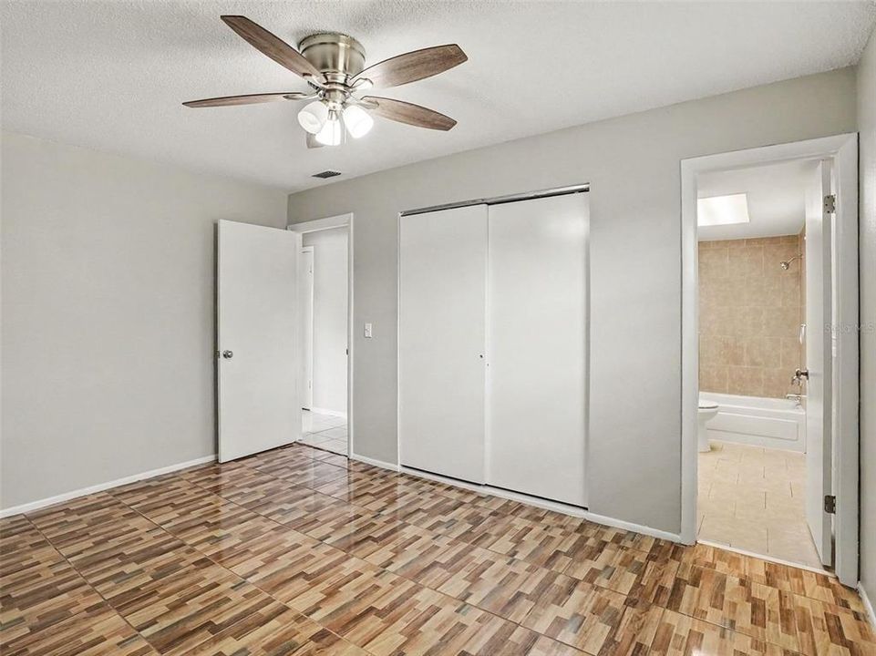 Activo con contrato: $349,900 (3 camas, 2 baños, 1338 Pies cuadrados)