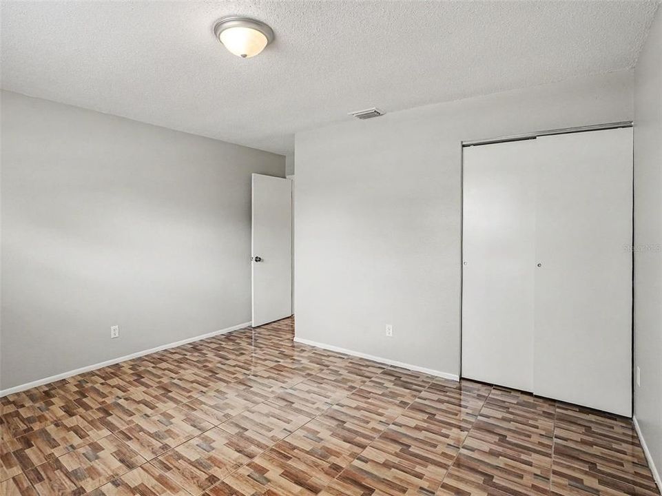 Activo con contrato: $349,900 (3 camas, 2 baños, 1338 Pies cuadrados)