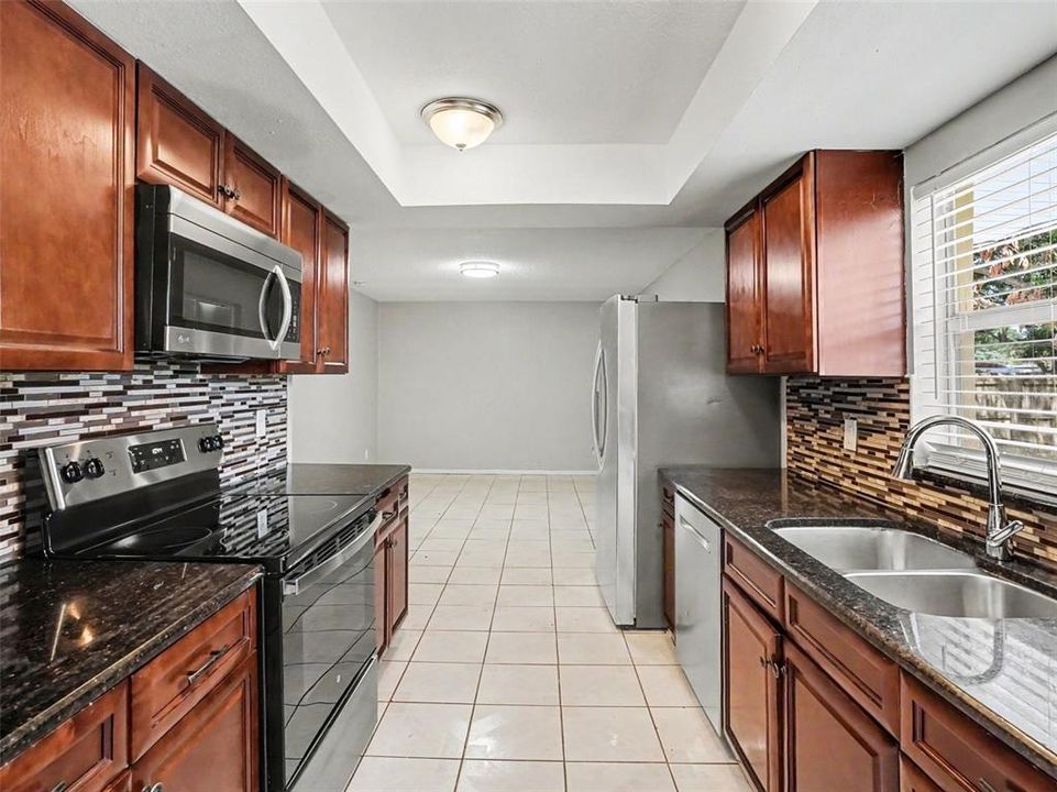 Activo con contrato: $349,900 (3 camas, 2 baños, 1338 Pies cuadrados)
