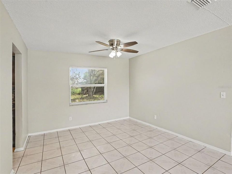 Activo con contrato: $349,900 (3 camas, 2 baños, 1338 Pies cuadrados)